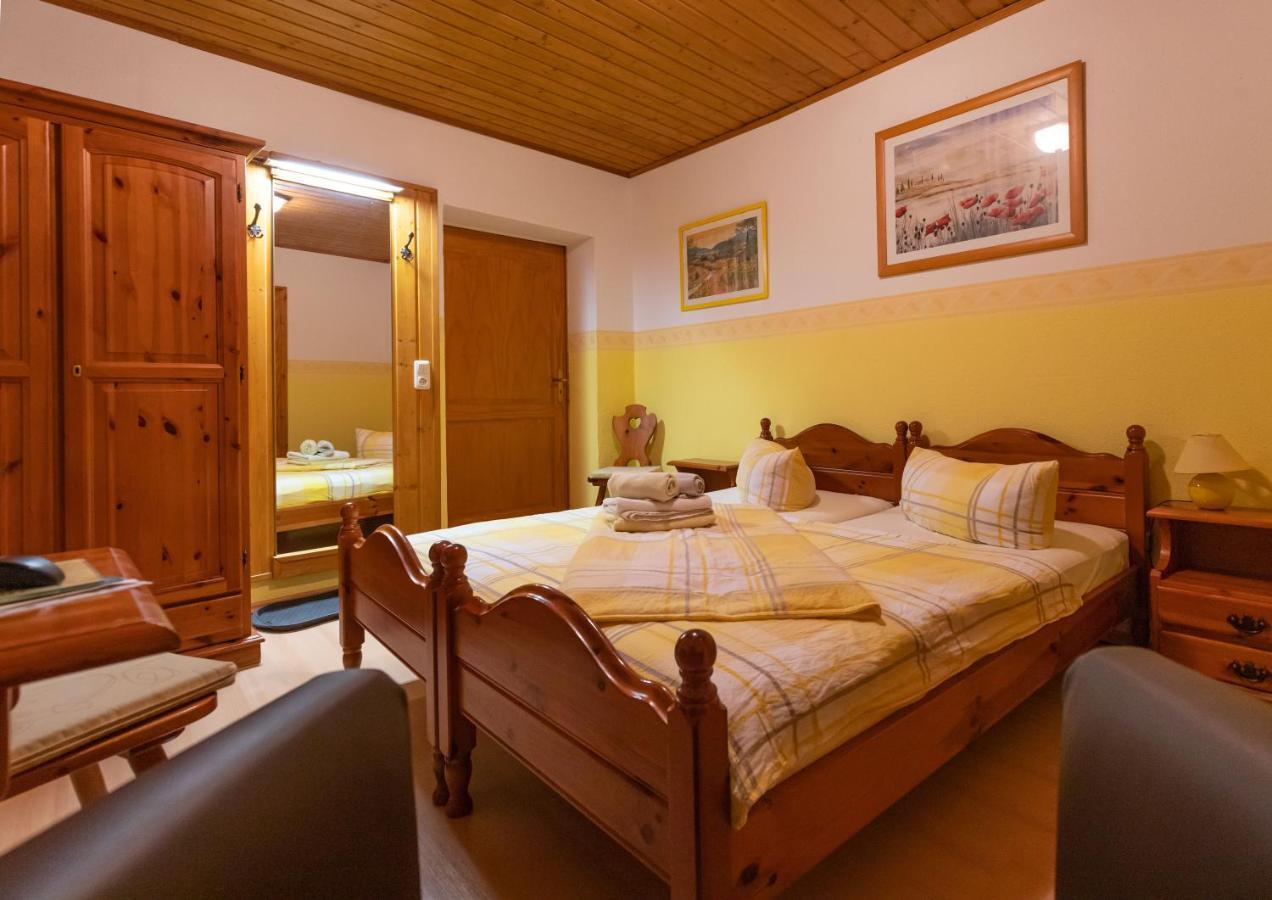 Pension Und Gaststaette Zur Knappenschaenke Thermalbad Wiesenbad Buitenkant foto