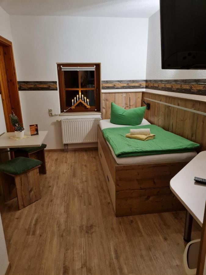 Pension Und Gaststaette Zur Knappenschaenke Thermalbad Wiesenbad Buitenkant foto