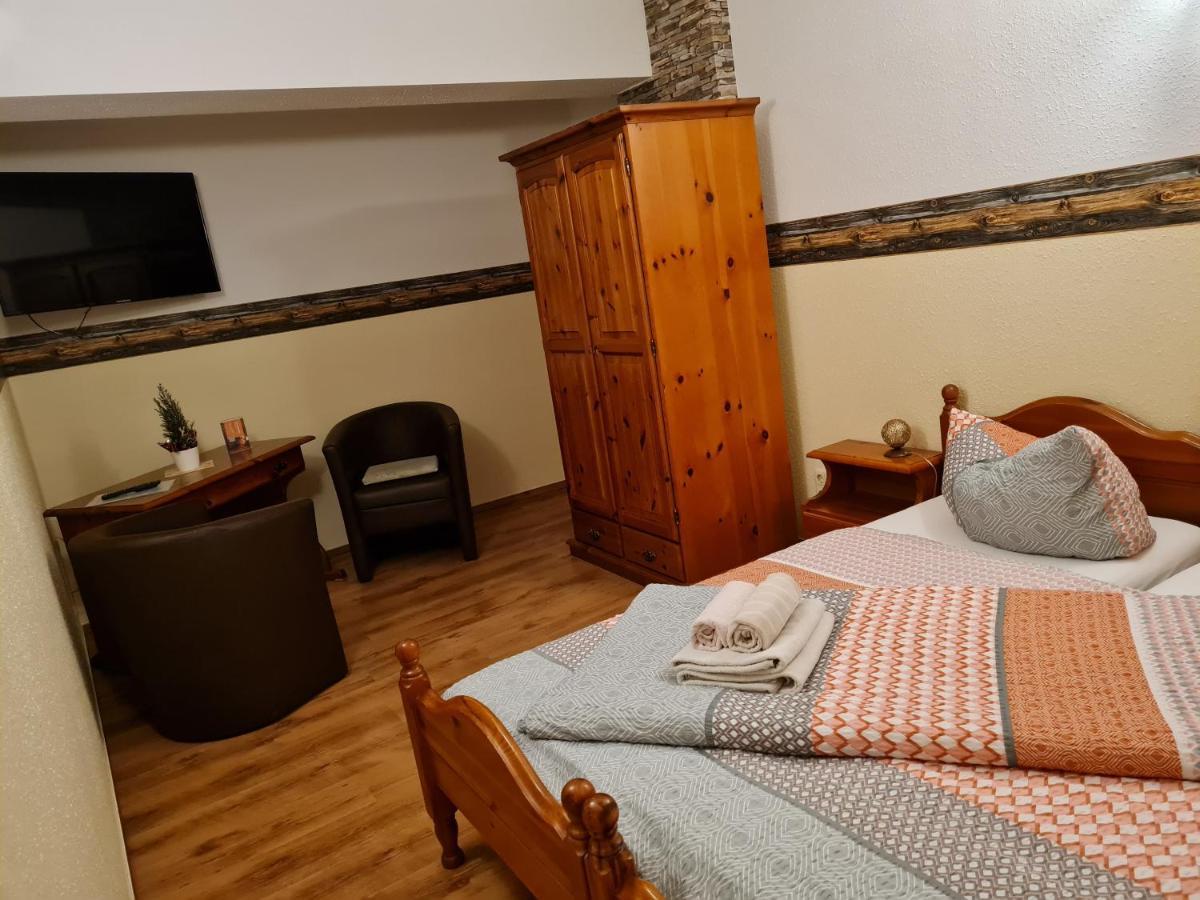 Pension Und Gaststaette Zur Knappenschaenke Thermalbad Wiesenbad Buitenkant foto